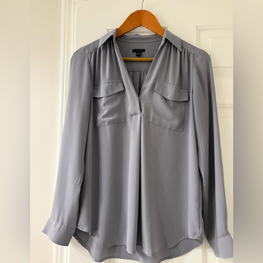 Ann Taylor XS Light Gray Silk-Blend Buttonless Blouse